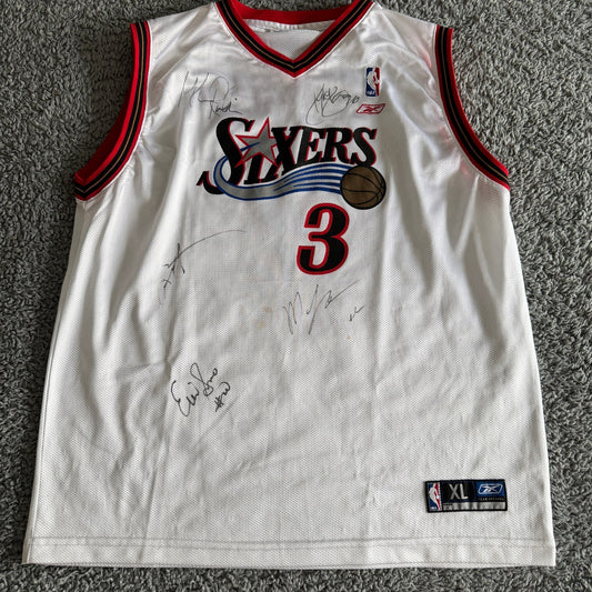 Autographed Allen Iverson + Team 2003-04 Philadelphia 76ers Iverson Jersey Y XL
