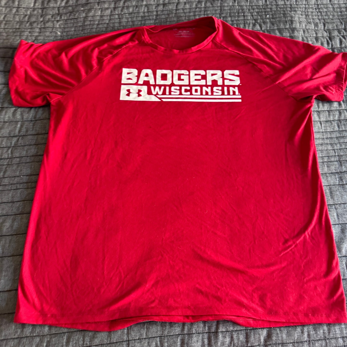 Under Armour NCAA Wisconsin Badgers Red White Logo Men's Shirt XL