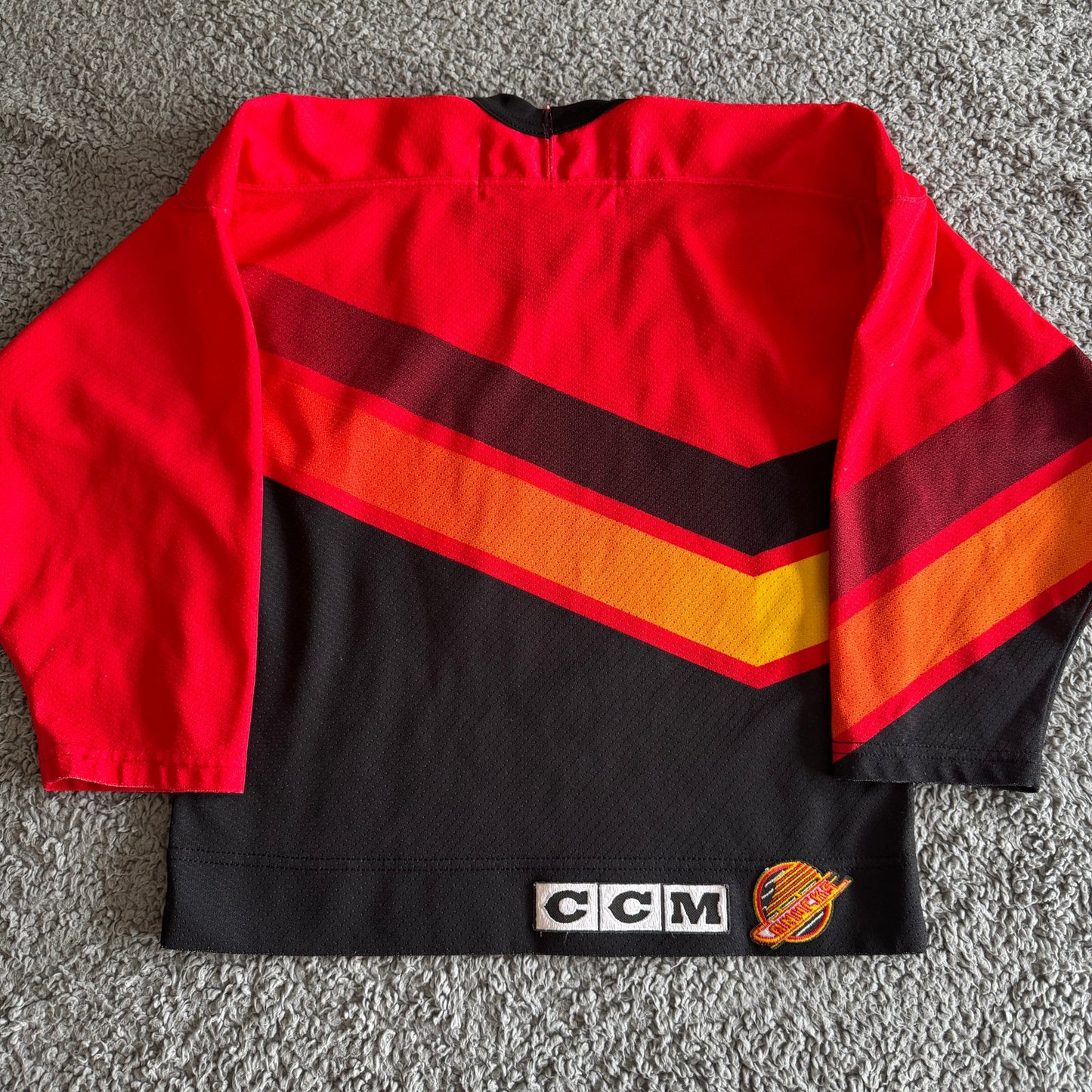 Rare NHL Vancouver Canucks CCM Salmon Gradient Flying Skate Hockey Jersey S/M