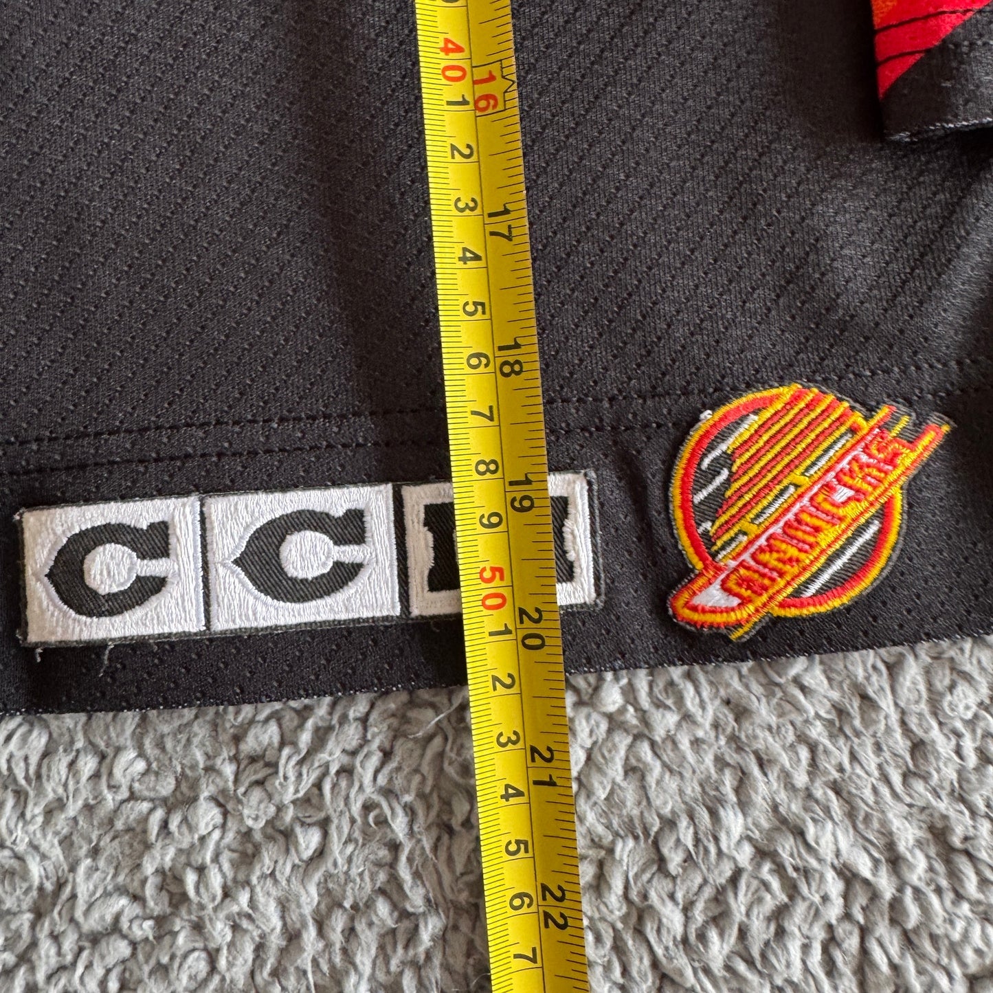Rare NHL Vancouver Canucks CCM Salmon Gradient Flying Skate Hockey Jersey S/M