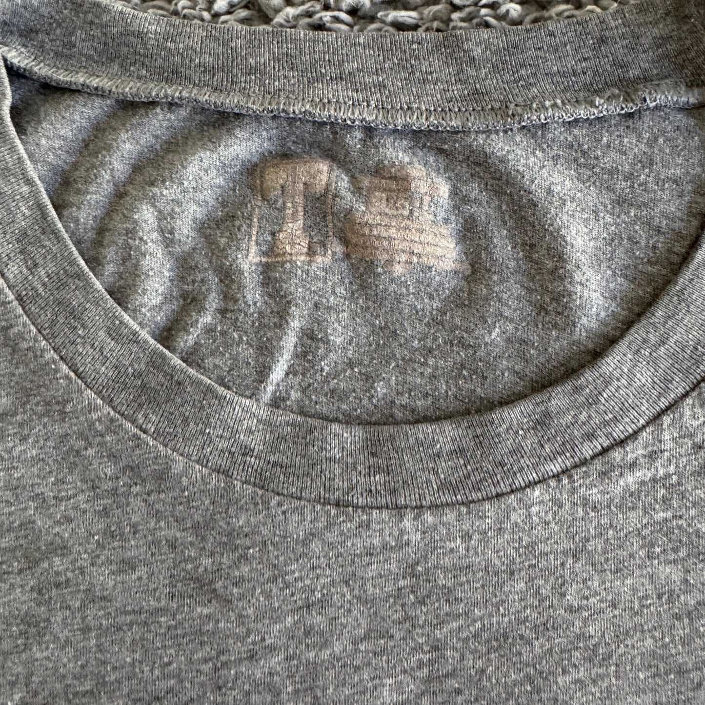 Vintage Varsity NCAA Ohio State Buckeyes College Football Gray Logo Shirt Mens M