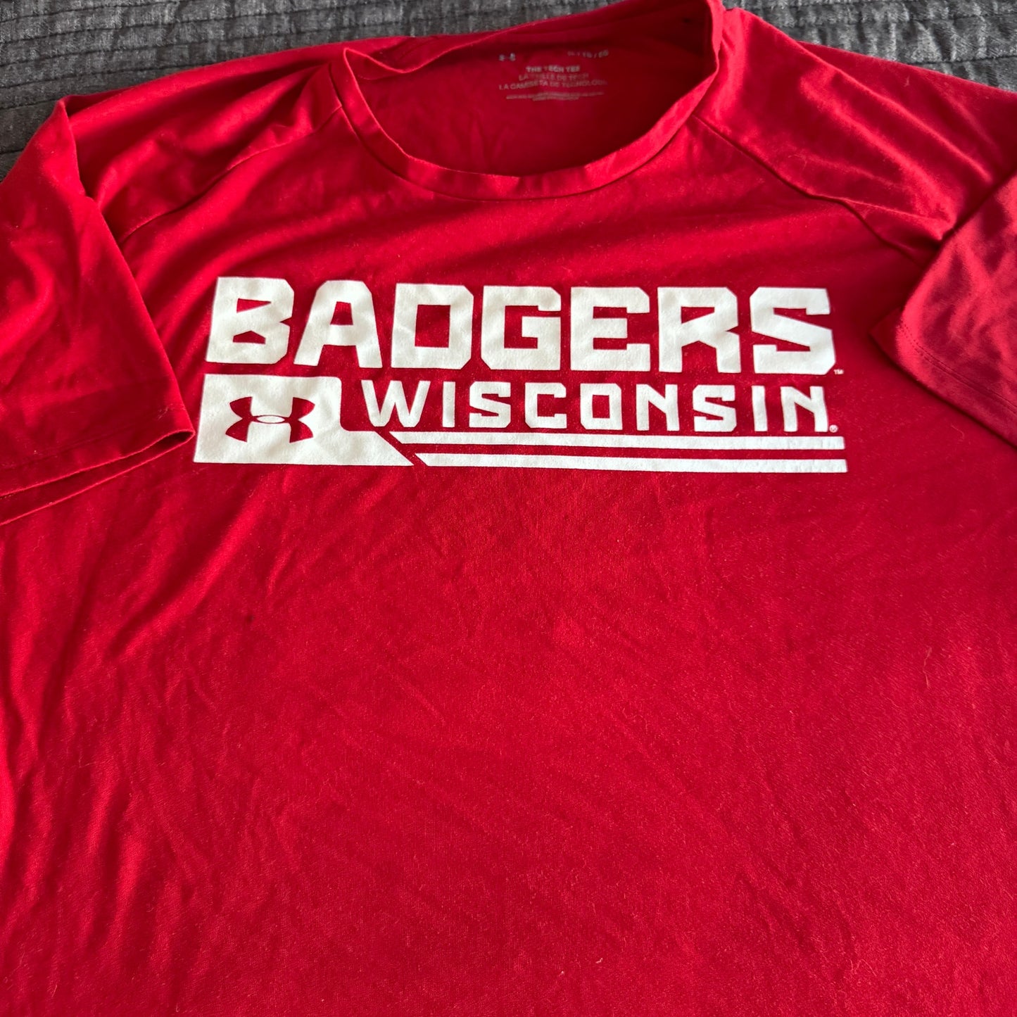 Under Armour NCAA Wisconsin Badgers Red White Logo Men's Shirt XL
