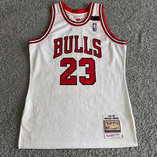 Authentic Mitchell & Ness NBA Chicago Bulls Michael Jordan 91 Finals Jersey 40-M