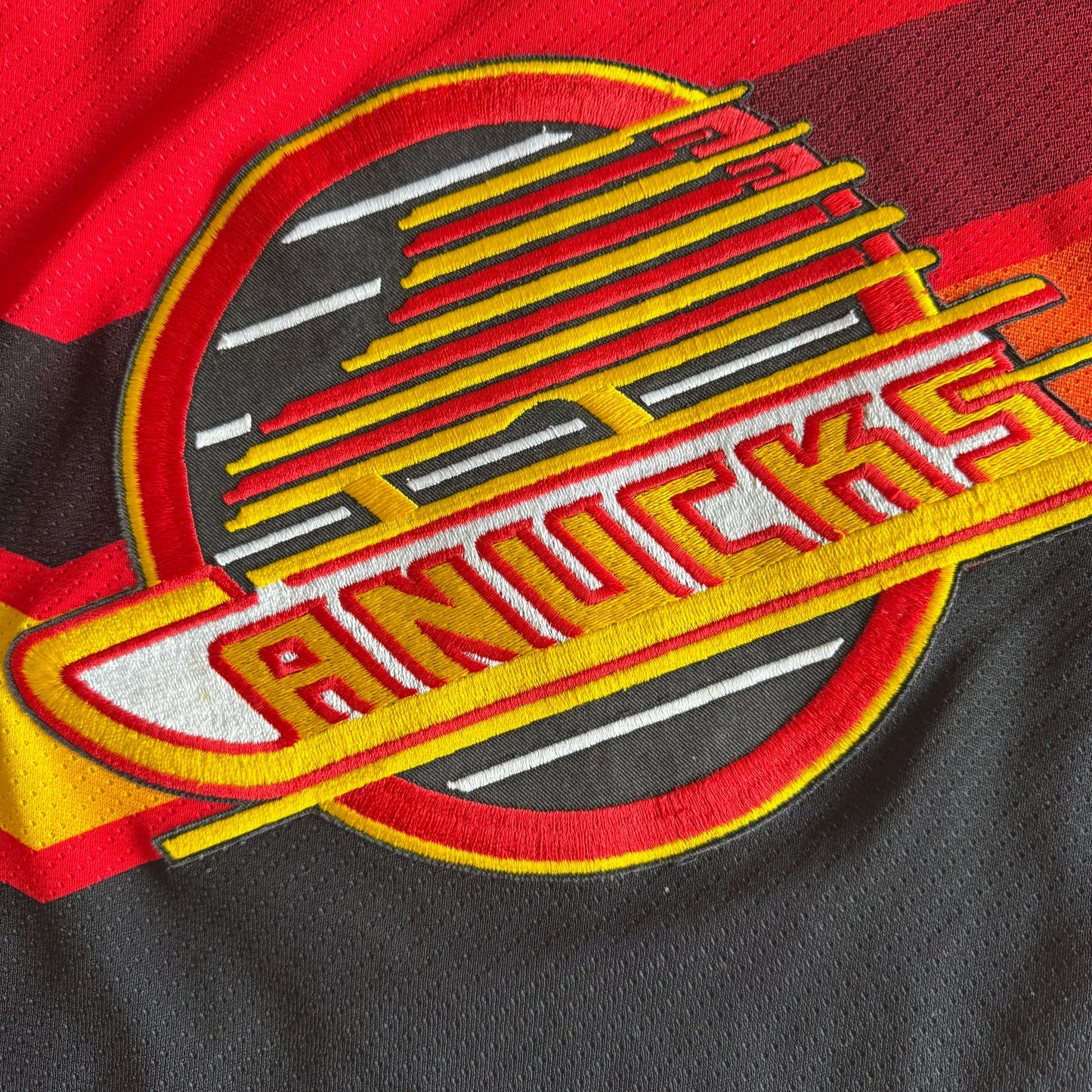 Rare NHL Vancouver Canucks CCM Salmon Gradient Flying Skate Hockey Jersey S/M